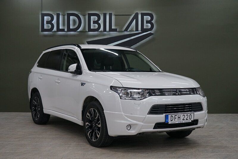 Vit Begagnad 2014 Mitsubishi Outlander P-HEV SUV | 147 900 kr (Marknadspris) - Bild 1/4