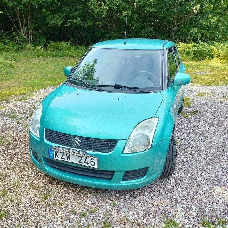 Grön Begagnad 2008 Suzuki Swift Halvkombi | 27 950 kr (Bra pris) - Bild 1/4