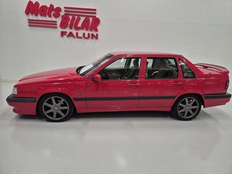 Röd Begagnad 1996 Volvo 850 Sedan | 600 000 kr - Bild 1/4