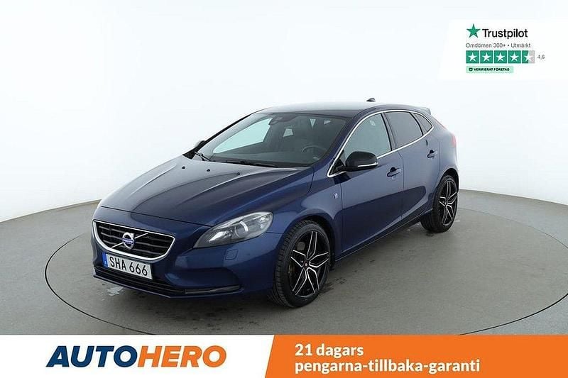 Blå Begagnad 2015 Volvo V40 Ocean Race Kombi | 157 000 kr (Marknadspris) - Bild 1/4