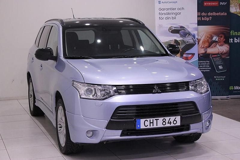 Begagnad Mitsubishi Outlander P-HEV 121 HK (88 kW) 2014 Ljusblå SUV