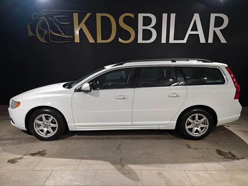 Begagnad Volvo V70 Momentum 163 HK (119 kW) 2012 Vit Kombi