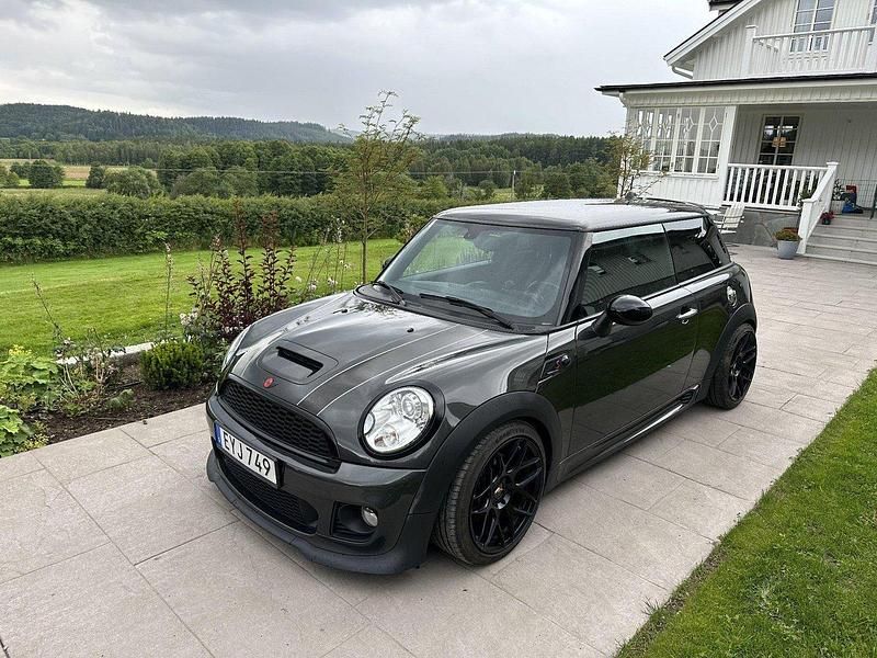 Grå Begagnad 2013 Mini Cooper Halvkombi | 135 000 kr - Bild 1/4
