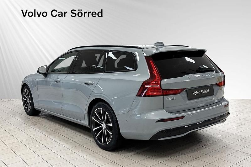 Begagnad Volvo V60 Plus 355 HK (261 kW) 2024 Grå Kombi