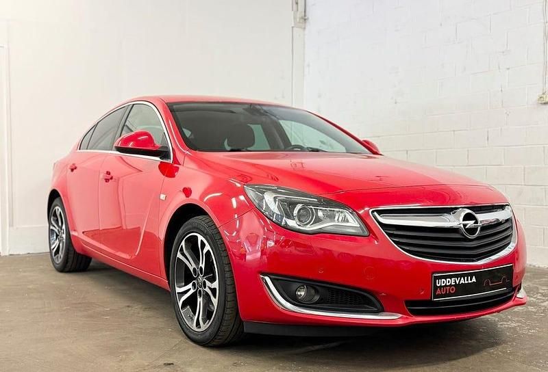 Röd Begagnad 2015 Opel Insignia Business Halvkombi | 89 900 kr (Marknadspris) - Bild 1/4