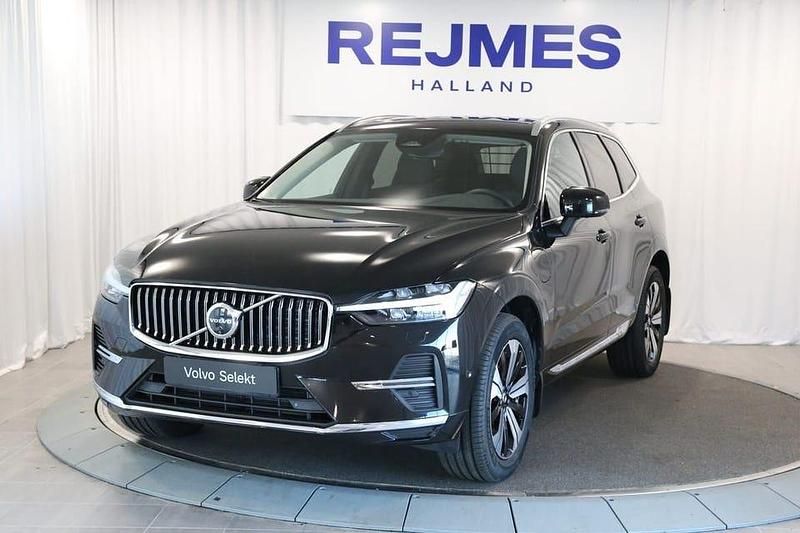 Svart Begagnad 2025 Volvo XC60 Plus SUV | 539 500 kr (Marknadspris) - Bild 1/4