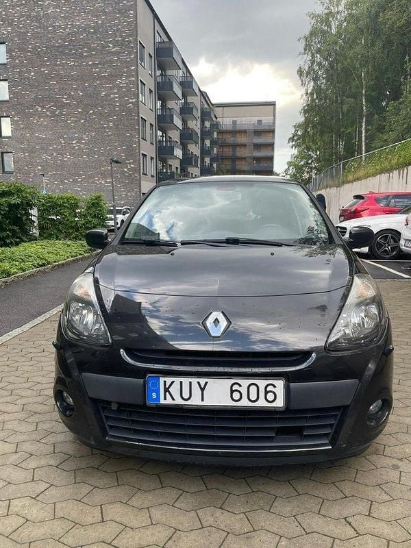 Svart Begagnad 2010 Renault Clio R.S. Halvkombi | 30 000 kr (Marknadspris) - Bild 1/4
