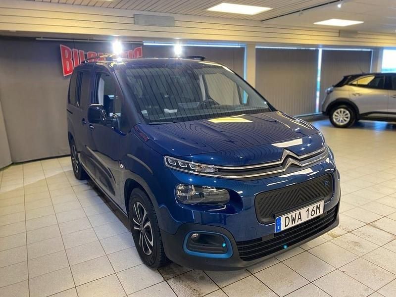 Begagnad Citroën e-Berlingo Shine 100 kW (136 HK) 2023 Blå Minibuss