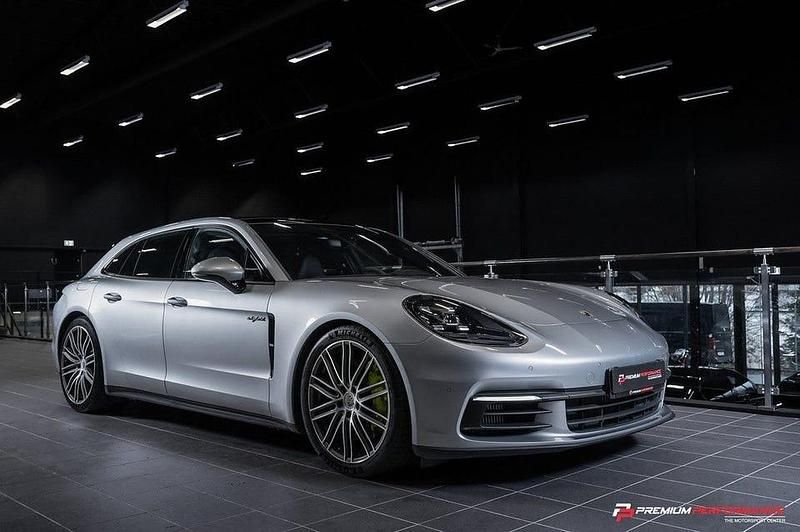 Begagnad Porsche Panamera 4 Sport Turismo 462 HK (339 kW) 2019 Dolomite silver metallic Sedan
