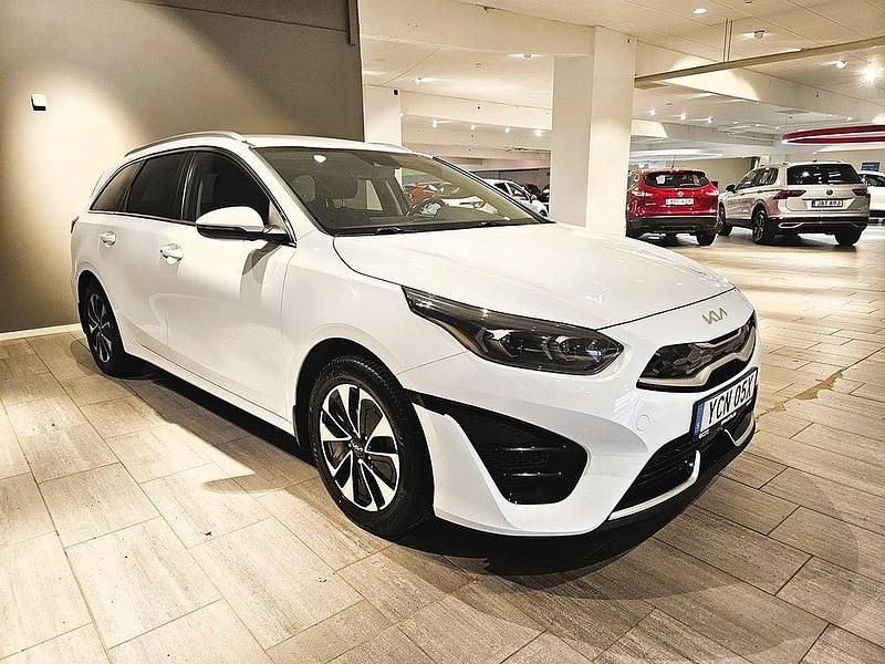 Begagnad Kia Ceed Sportswagon 143 HK (105 kW) 2022 Vit Kombi