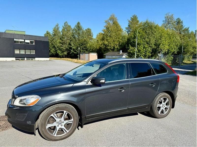 Grå Begagnad 2011 Volvo XC60 Summum SUV | 89 000 kr (Dyr) - Bild 1/4