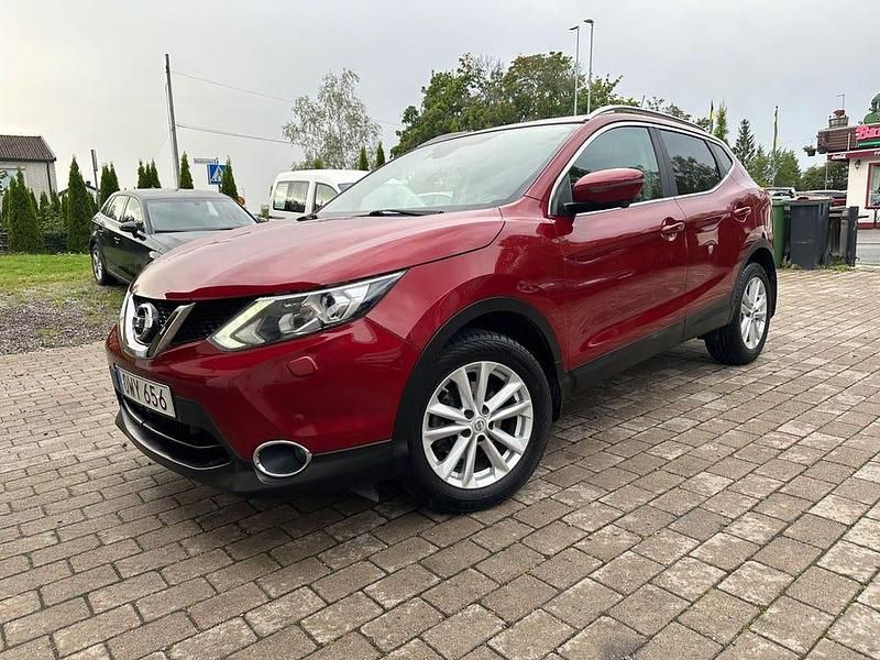Röd Begagnad 2015 Nissan Qashqai SUV | 139 800 kr (Lite dyr) - Bild 1/4