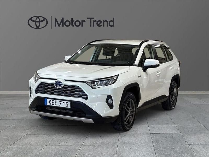 Vit Begagnad 2020 Toyota RAV4 Hybrid Active SUV | 289 000 kr (Bra pris) - Bild 1/4