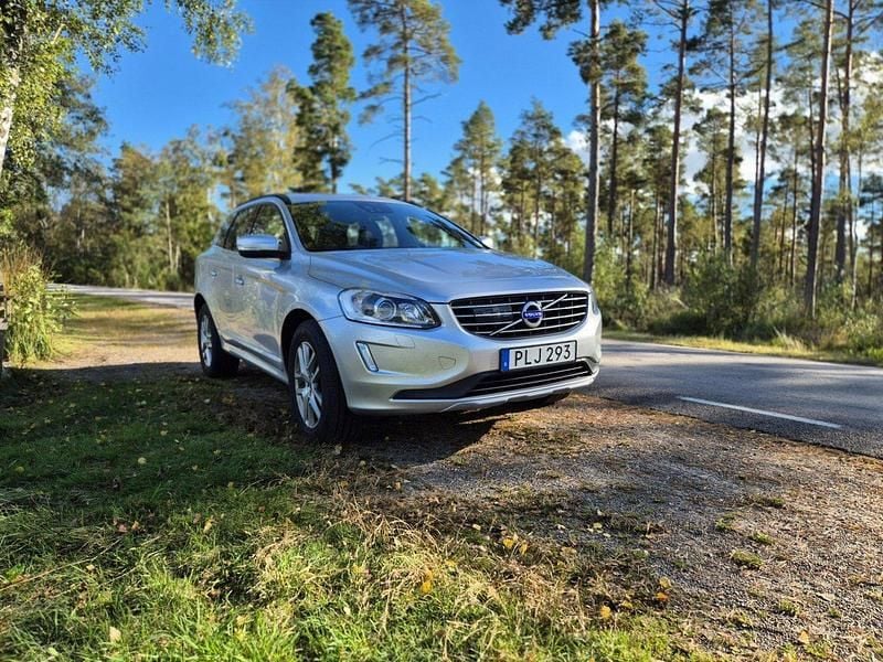 Silver Begagnad 2017 Volvo XC60 Momentum SUV | 240 000 kr (Superpris) - Bild 1/4