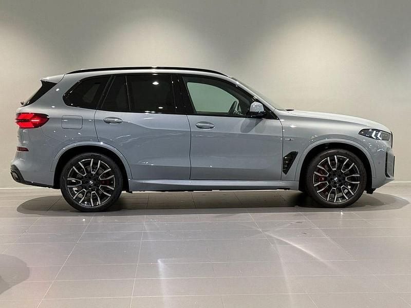 Begagnad BMW X5 M Sport 313 HK (230 kW) 2025 Brooklyn grå metallic SUV