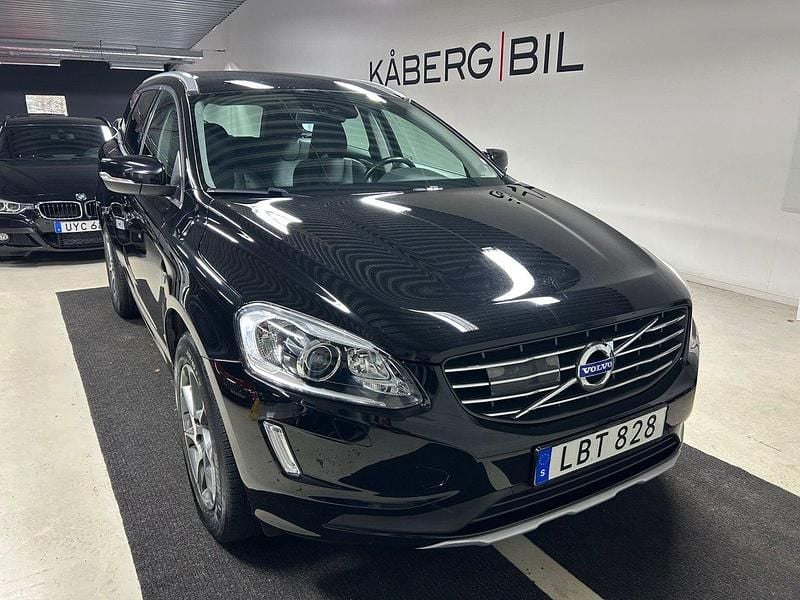 Svart Begagnad 2015 Volvo XC60 Ocean Race SUV | 139 900 kr (Marknadspris) - Bild 1/4
