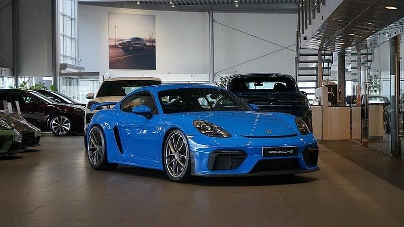 Blå Begagnad 2021 Porsche 718 Cayman GT4 Sportkupé | 1 149 000 kr (Marknadspris) - Bild 1/4