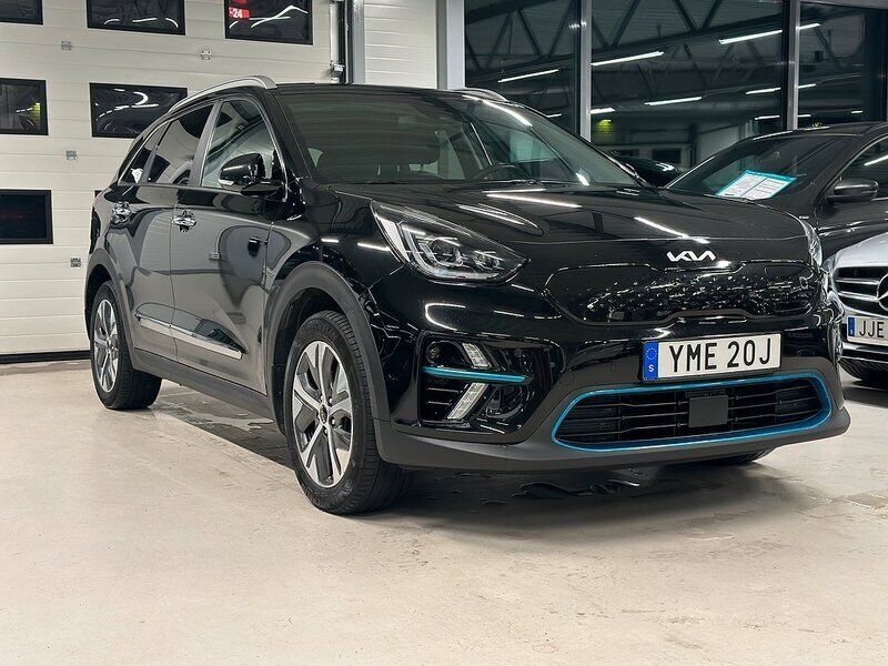 Svart Begagnad 2022 Kia e-Niro Advance SUV | 279 900 kr (Marknadspris) - Bild 1/4
