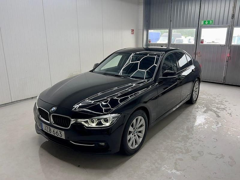 Begagnad 2016 BMW 320 Sedan | 112 000 kr (Marknadspris) - Bild 1/4