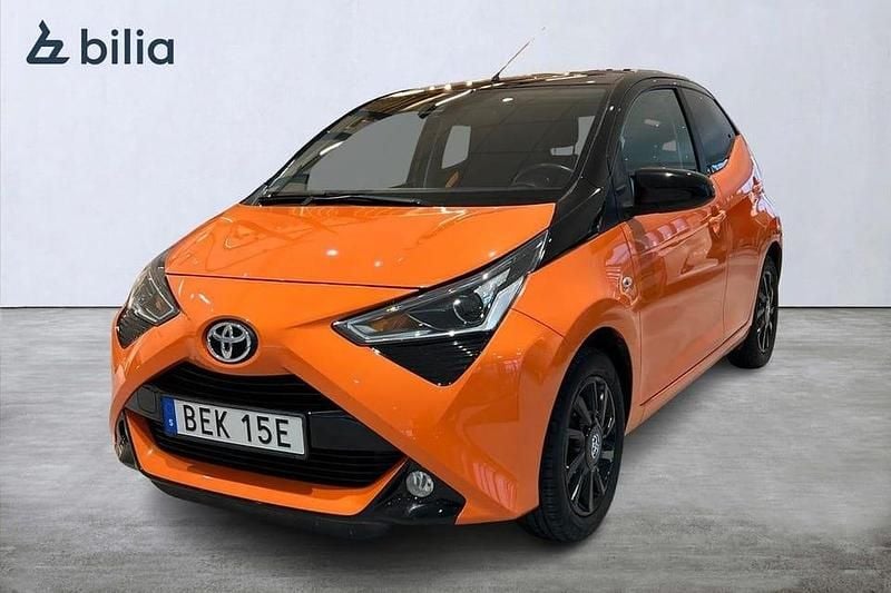 Orange Begagnad 2019 Toyota Aygo X-cite Halvkombi | 109 900 kr (Marknadspris) - Bild 1/3