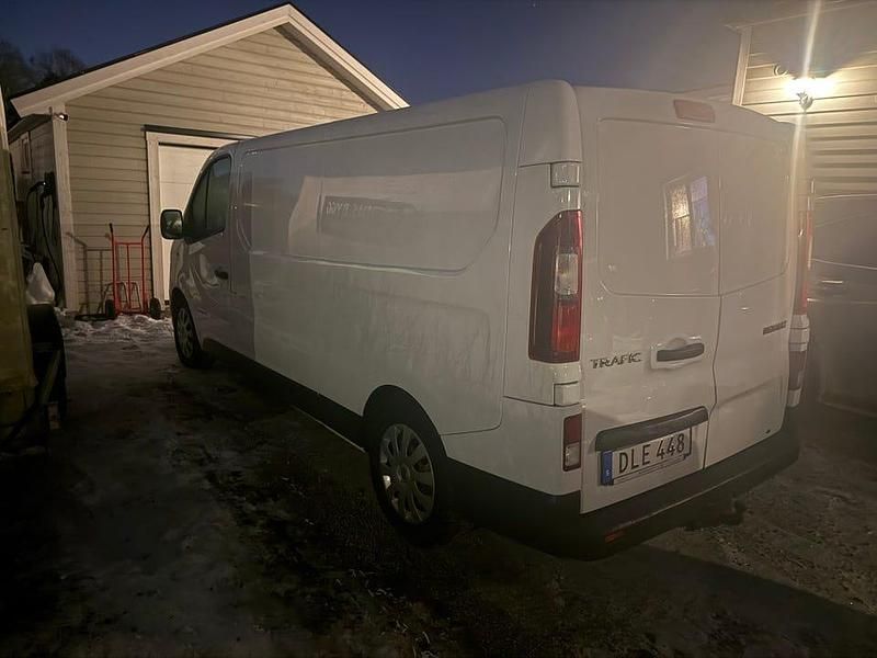 Begagnad Renault Trafic 125 HK (91 kW) 2017 Minibuss
