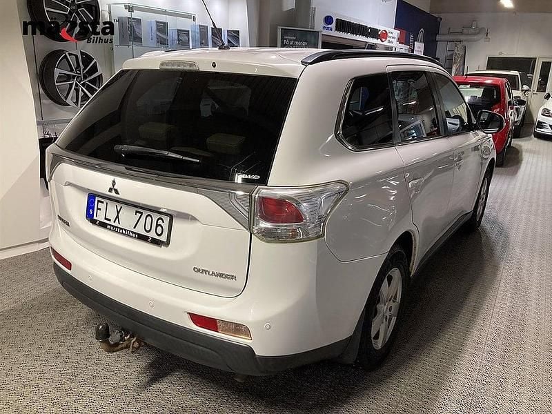 Begagnad Mitsubishi Outlander 150 HK (110 kW) 2013 Vit SUV