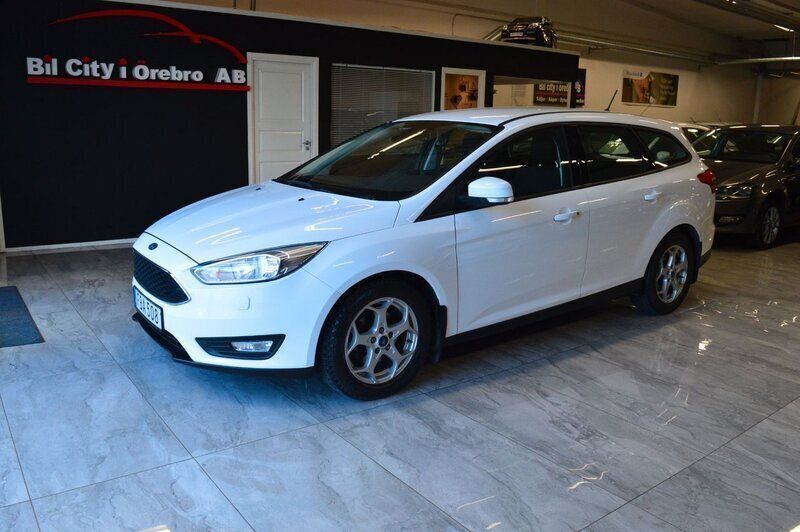 Vit Begagnad 2017 Ford Focus Kombi | 77 900 kr (Bra pris) - Bild 1/4
