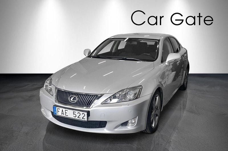 Silver Begagnad 2010 Lexus IS250 Sedan | 119 900 kr (Lite dyr) - Bild 1/4