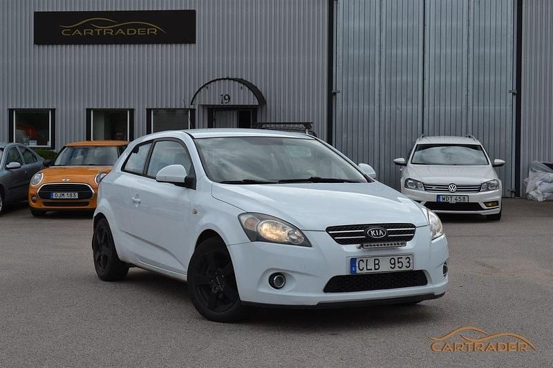 Vit Begagnad 2008 Kia ProCeed Sport Halvkombi | 29 900 kr (Lite dyr) - Bild 1/4