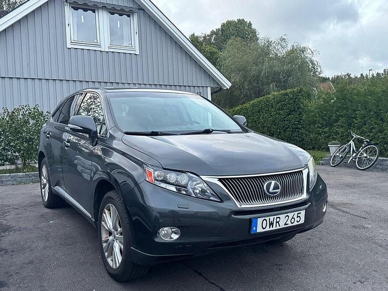 Mörkgrå Begagnad 2010 Lexus RX450h Executive Line SUV | 114 900 kr - Bild 1/4