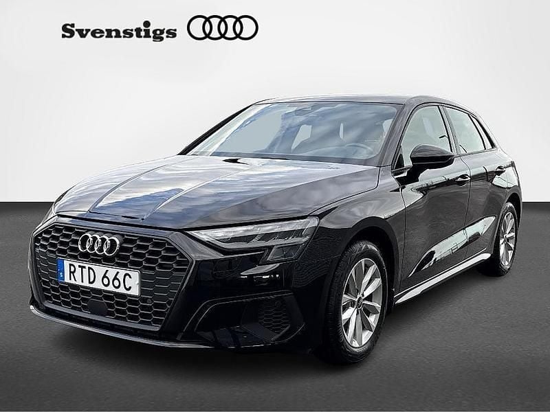 Brilliantsvart Begagnad 2022 Audi A3 Sportback Proline Halvkombi | 248 800 kr (Marknadspris) - Bild 1/4