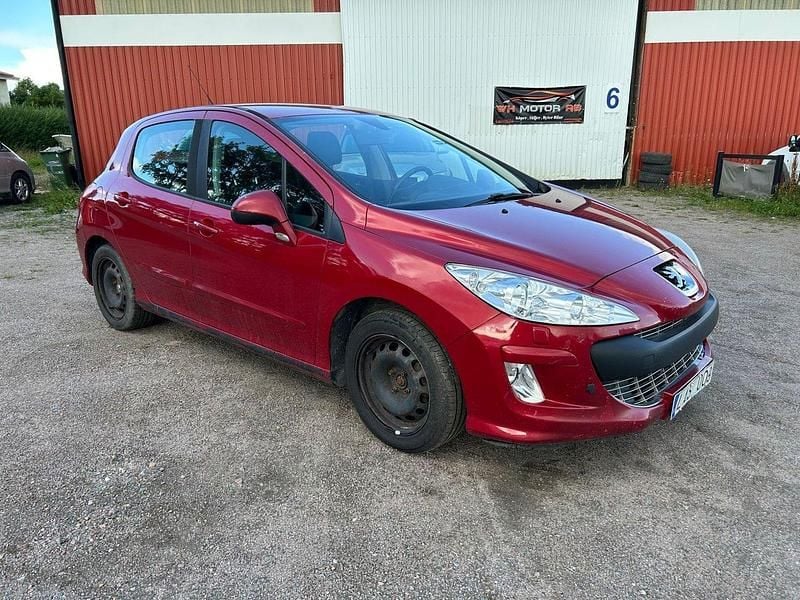 Röd Begagnad 2010 Peugeot 308 Halvkombi | 21 900 kr (Superpris) - Bild 1/4