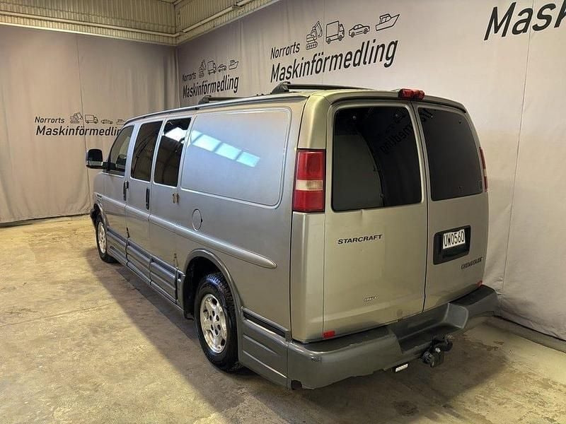 Begagnad Chevrolet Express 290 HK (213 kW) 2004 Silver Kombi