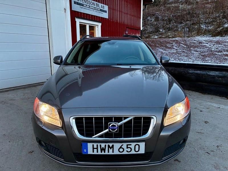 Begagnad Volvo V70 Momentum 200 HK (147 kW) 2008 Grå Kombi