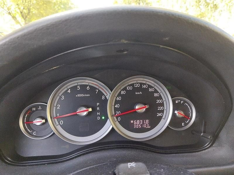 Vit Begagnad 2005 Subaru Legacy Sedan | 24 500 kr (Dyr) - Bild 1/4