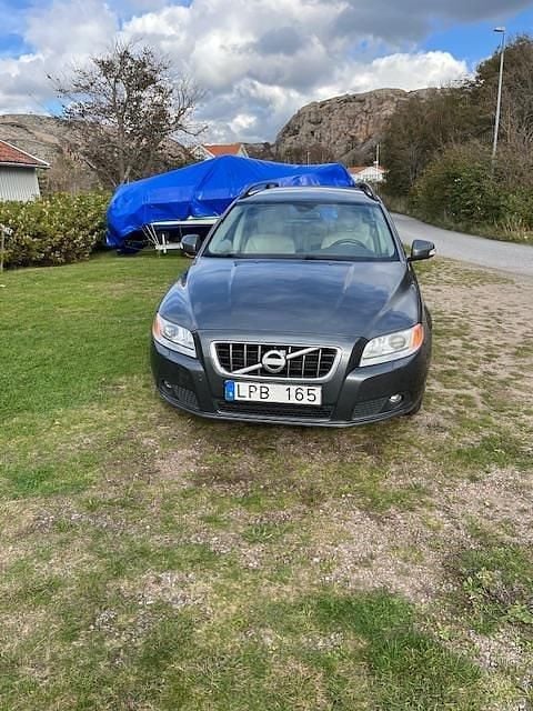 Grå Begagnad 2011 Volvo V70 Business Edition Kombi | 65 000 kr (Superpris) - Bild 1/3