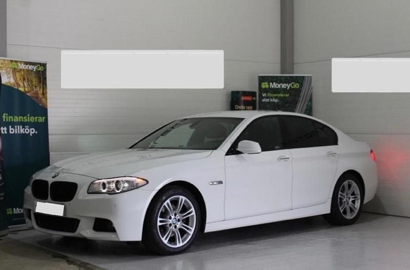 Vit Begagnad 2012 BMW 520 M Sport Sedan | 134 900 kr (Marknadspris) - Bild 1/4