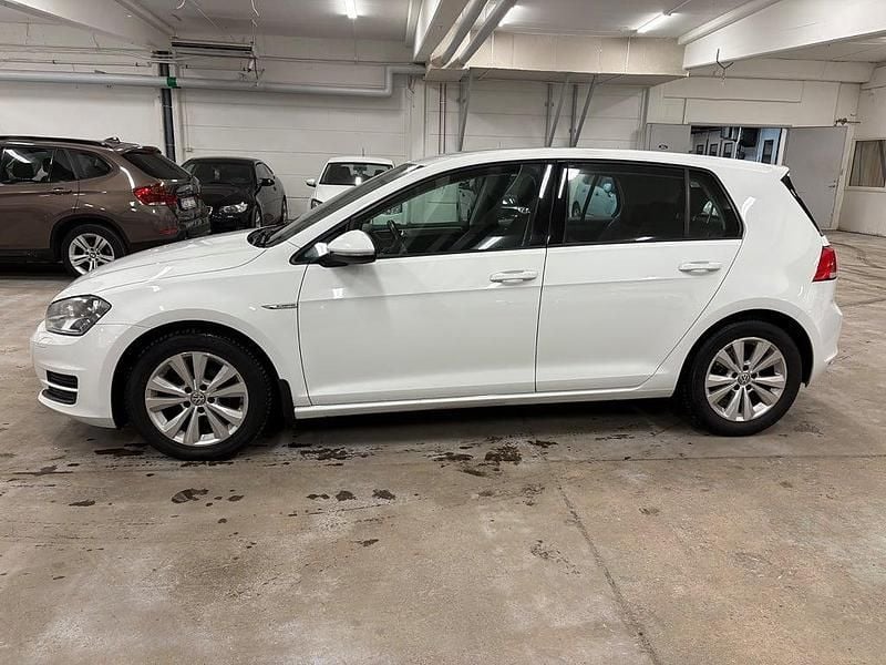Begagnad VW Golf VII 110 HK (80 kW) 2015 Vit Halvkombi