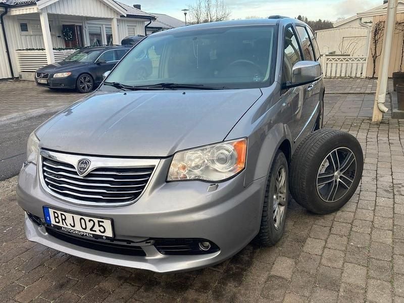 Begagnad 2014 Lancia Voyager Minibuss | 109 000 kr (Marknadspris) - Bild 1/4