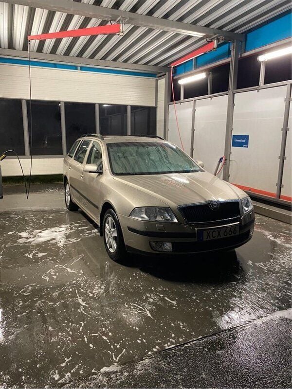 Brun Begagnad 2006 Skoda Octavia Kombi | 20 000 kr (Bra pris) - Bild 1/4
