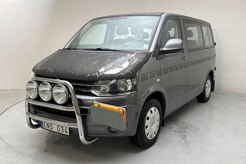 Grå Begagnad 2013 VW Caravelle Minibuss | 150 000 kr (Superpris) - Bild 1/4