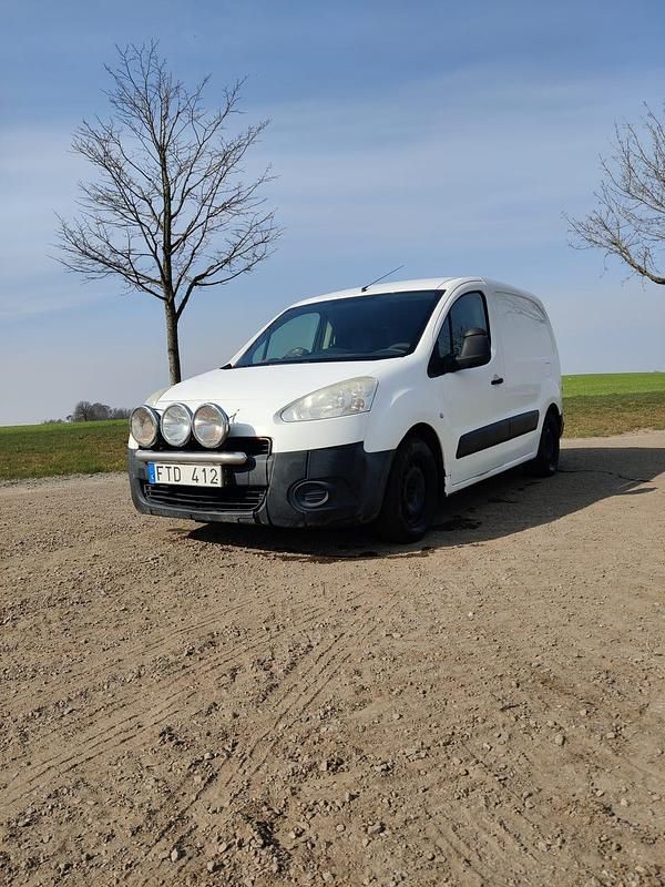 Begagnad 2013 Peugeot Partner Minibuss | 52 000 kr (Marknadspris) - Bild 1/4