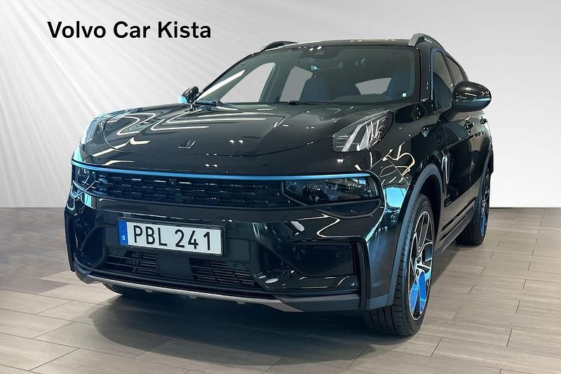 Svart Begagnad 2023 Lynk & Co 01 SUV | 284 900 kr (Marknadspris) - Bild 1/4