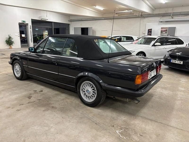 Begagnad BMW 325 M Sport 170 HK (125 kW) 1987 Grå Cab