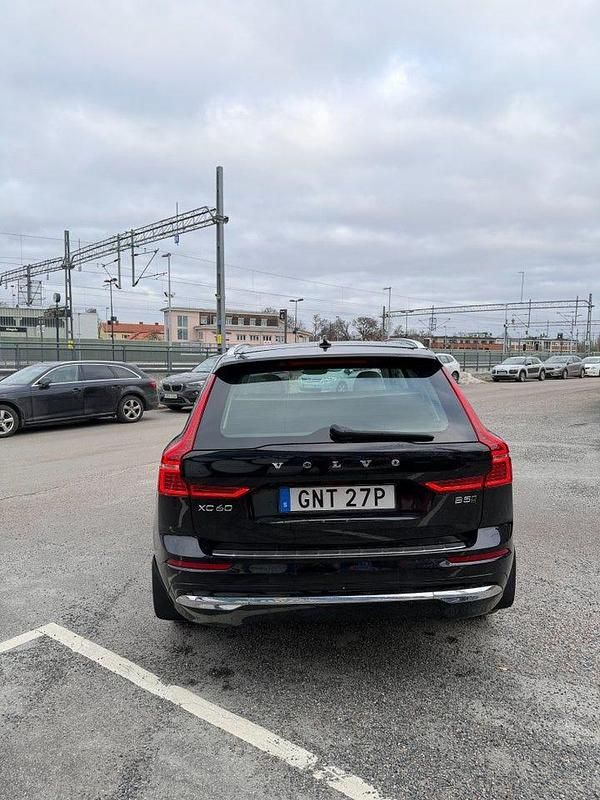 Begagnad Volvo XC60 Inscription 249 HK (183 kW) 2022 Svart SUV