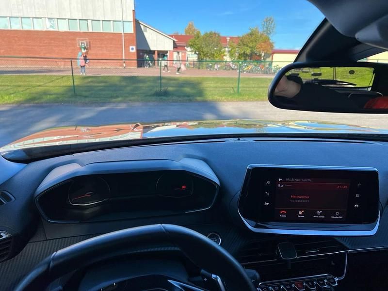 Orange Begagnad 2021 Peugeot 2008 SUV | 196 700 kr (Lite dyr) - Bild 1/4