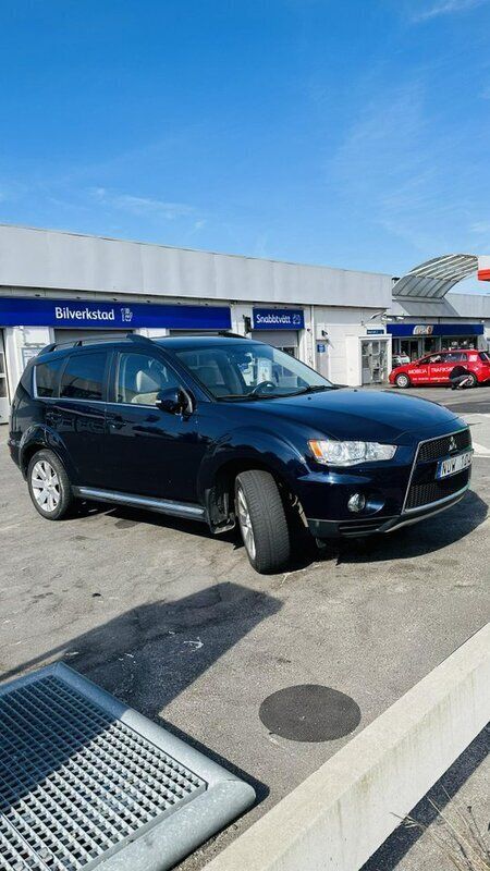 Blå Begagnad 2012 Mitsubishi Outlander SUV | 94 900 kr (Marknadspris) - Bild 1/4