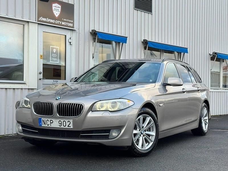 Silver Begagnad 2012 BMW 520 Kombi | 114 900 kr (Marknadspris) - Bild 1/4