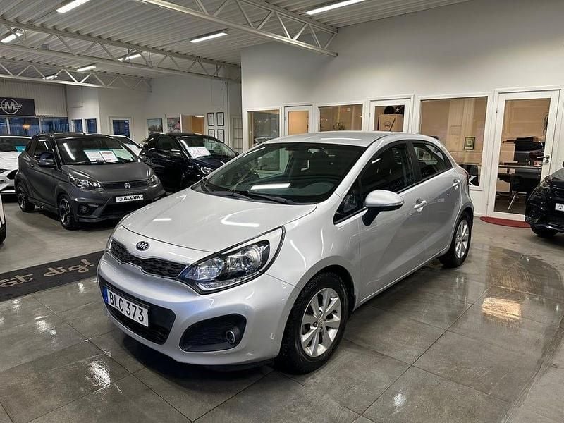 Begagnad Kia Rio 84 HK (61 kW) 2014 Grå Halvkombi