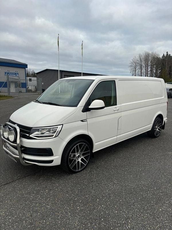 Vit Begagnad 2017 VW T6 Van | 195 625 kr (Superpris) - Bild 1/4
